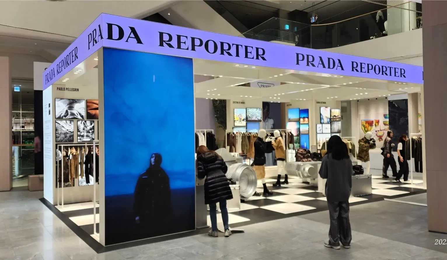 프라다 현대백화점 압구정 - 이미지 2