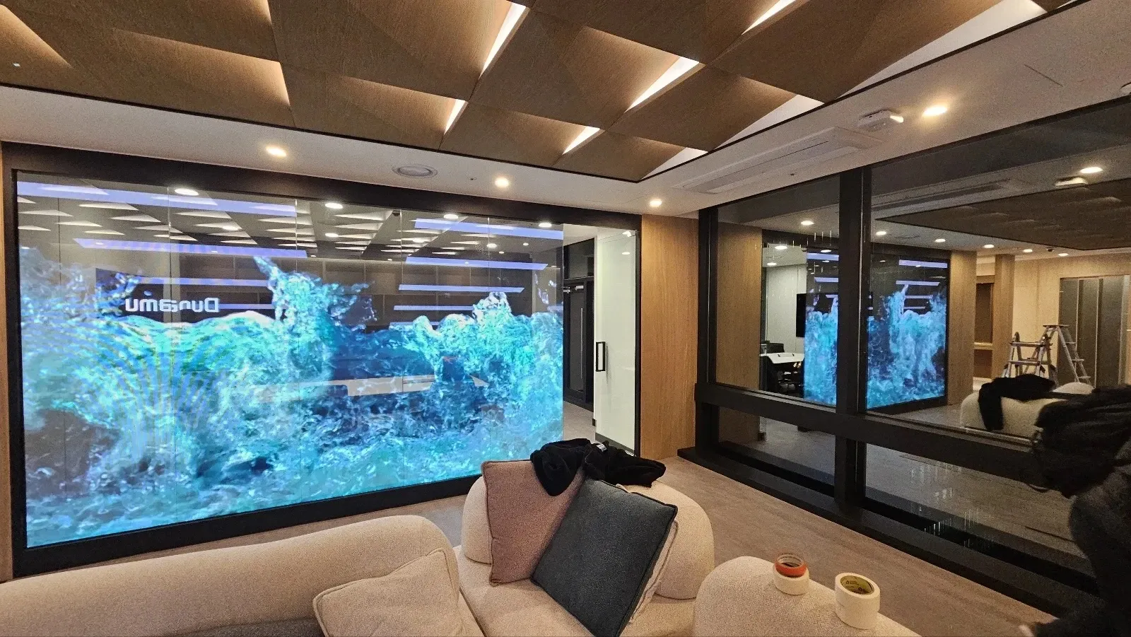 강남 DF타워 두나무, 로비 - 이미지 1