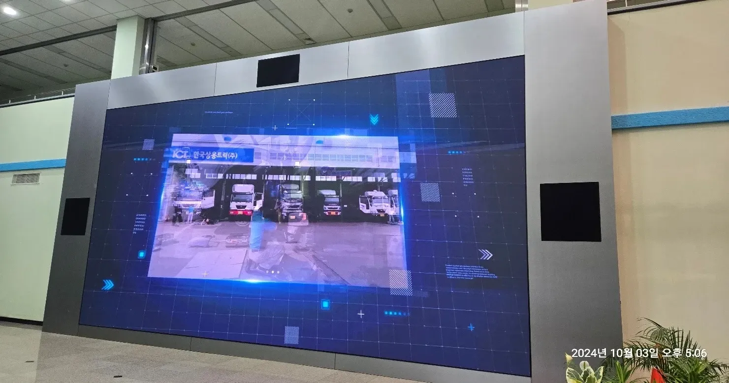 군산 타타대우 로비 - 이미지 1