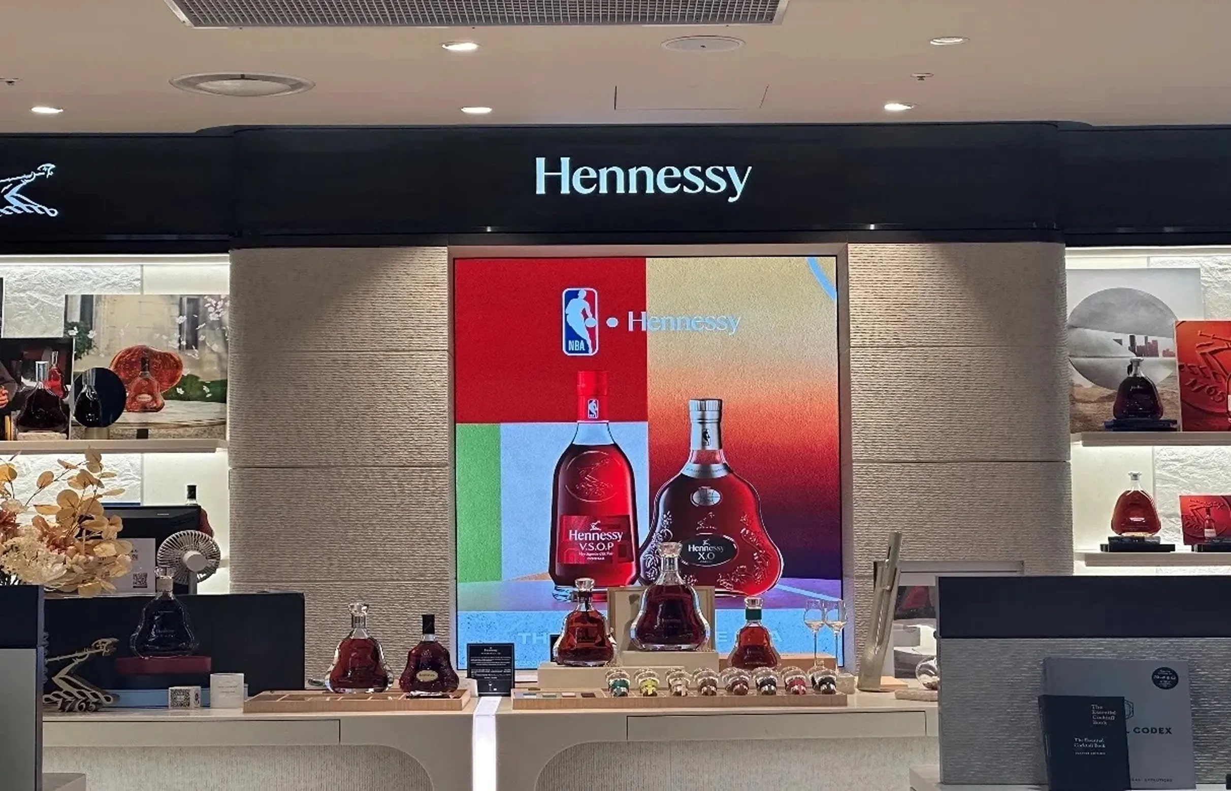 헤네시, 인천공항 제2터미널 - 이미지 1