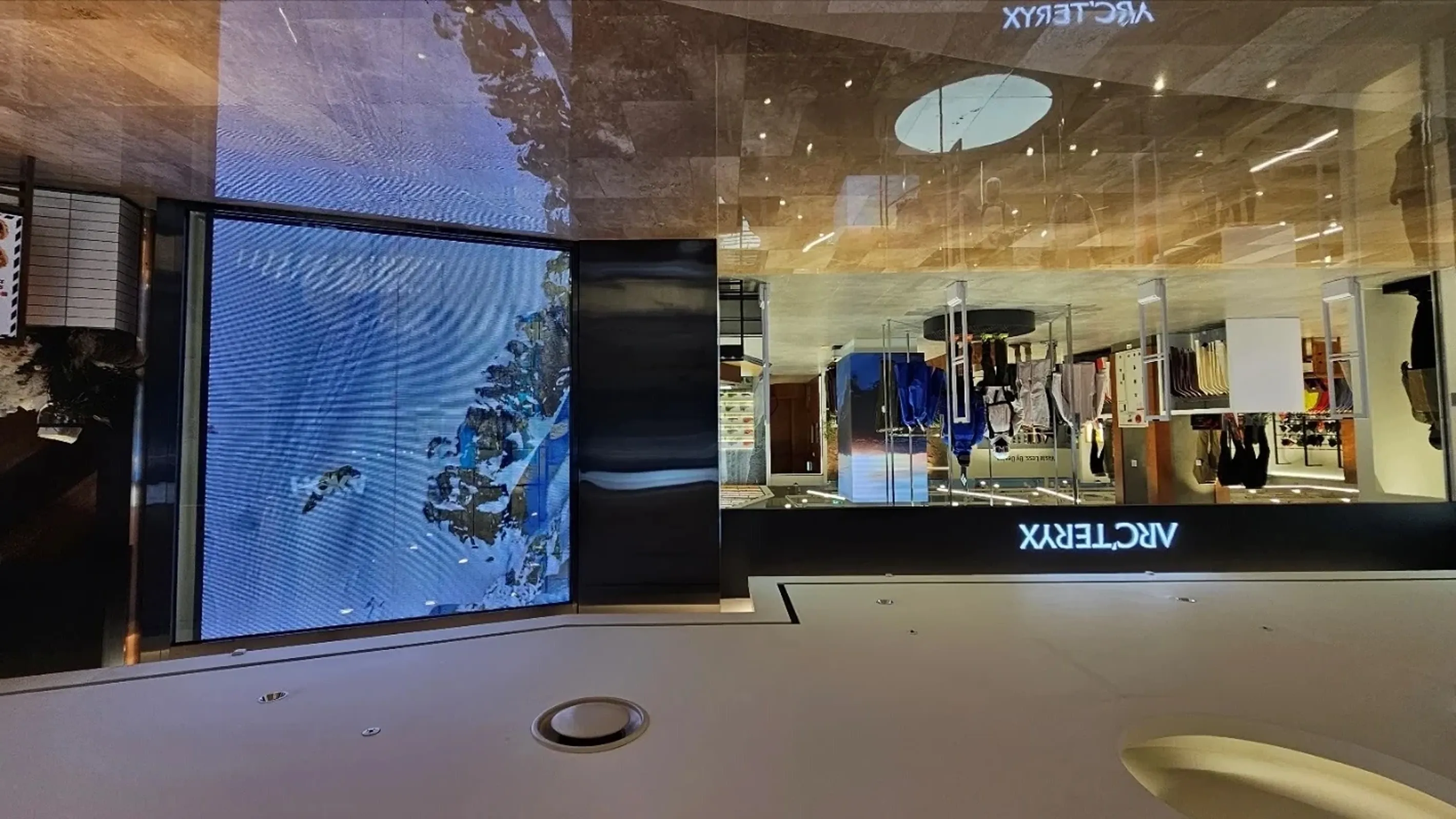 아크테릭스 롯데월드몰 - 이미지 1