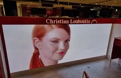 크리스찬 루부탱, 현대백화점 코엑스 - 이미지 1