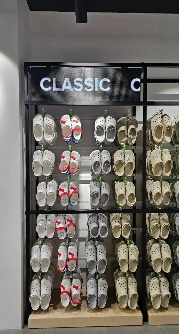 크록스 롯데백화점 수원 - 이미지 1