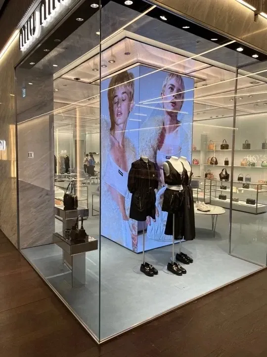 미우미우, 갤러리아백화점 동탄 - 이미지 1