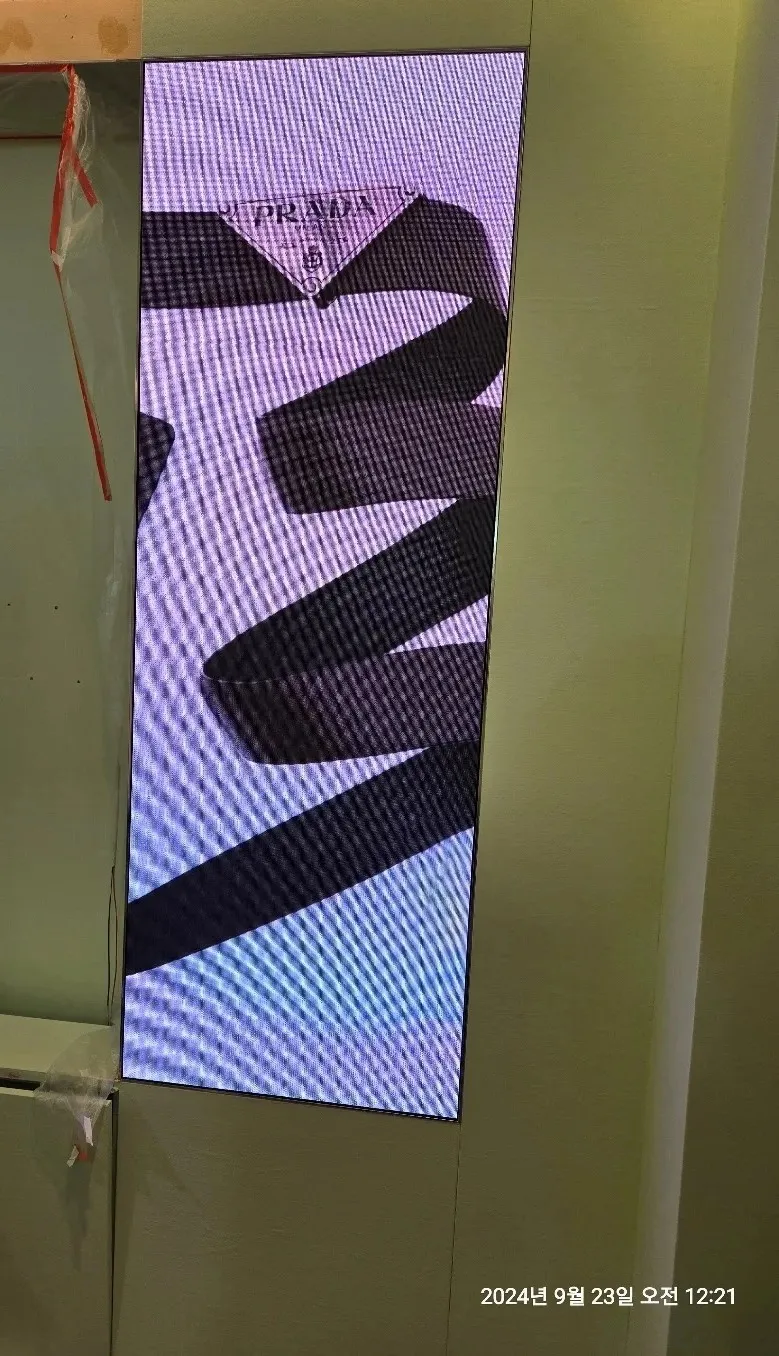 프라다 신세계백화점 본점 - 이미지 1