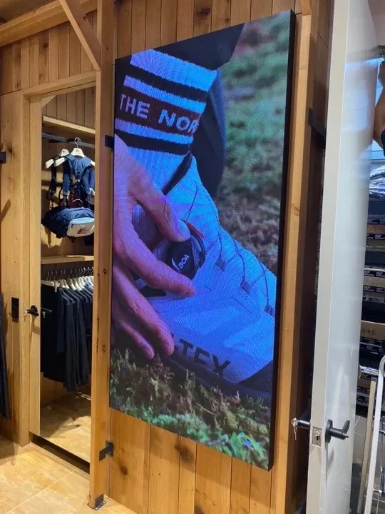 노스페이스, 신세계백화점 강남 - 이미지 1