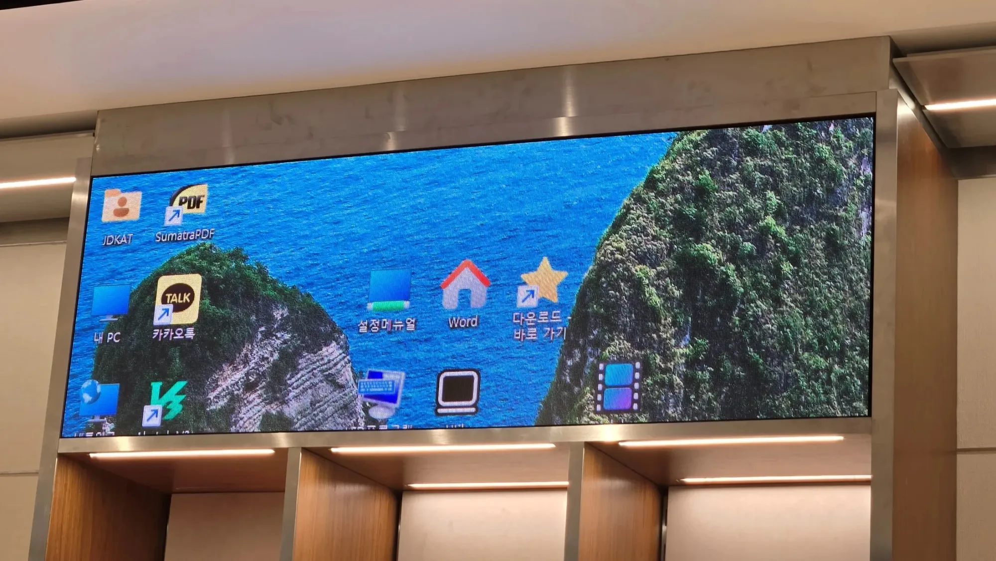 토즈, 더현대백화점 서울 - 이미지 1