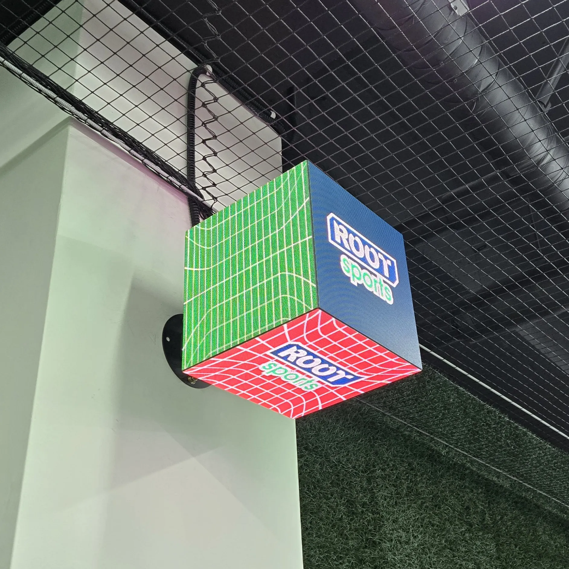 V-COM Cube Indoor 4